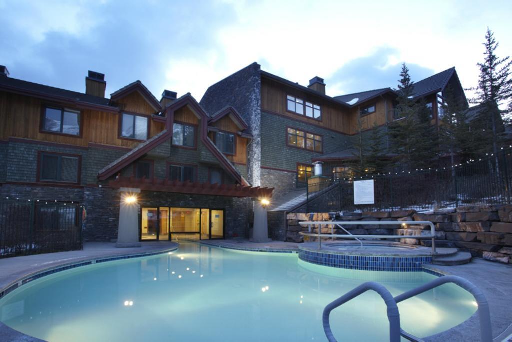 Platinum Suites Resort - Vacation Rentals Канмор Екстериор снимка