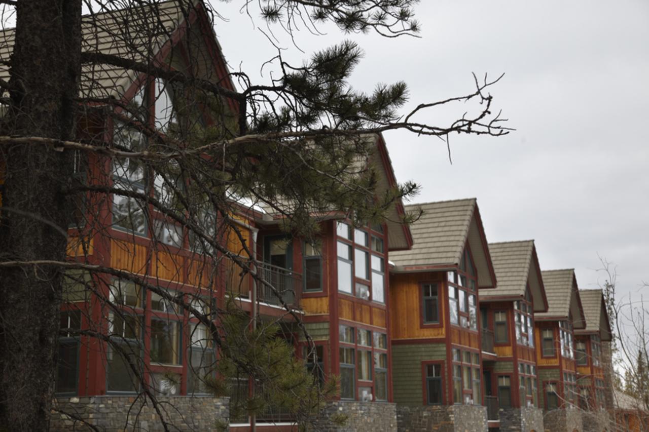 Platinum Suites Resort - Vacation Rentals Канмор Екстериор снимка