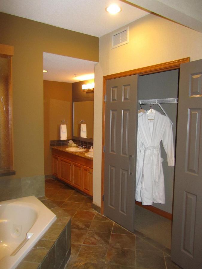 Platinum Suites Resort - Vacation Rentals Канмор Стая снимка